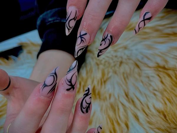 Deluxe Nails