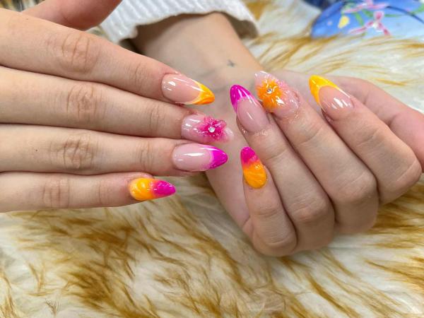 Deluxe Nails