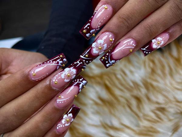 Deluxe Nails gallery