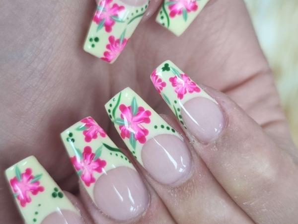 Deluxe Nails gallery