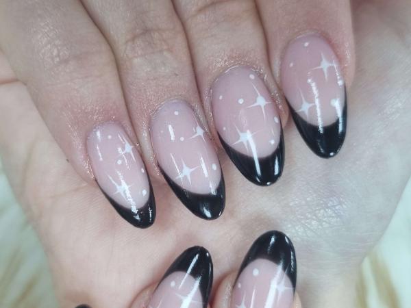 Deluxe Nails gallery