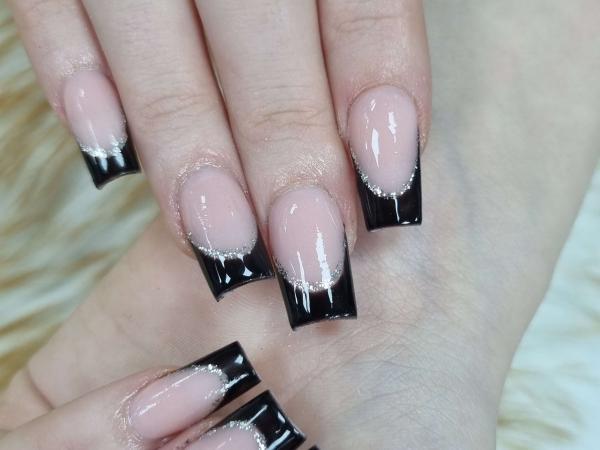 Deluxe Nails gallery