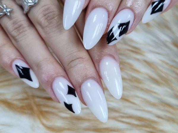 Deluxe Nails gallery