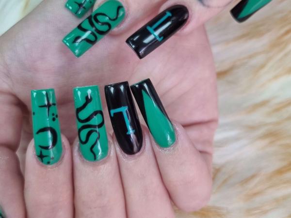 Deluxe Nails gallery