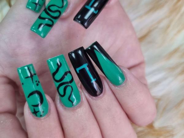 Deluxe Nails gallery