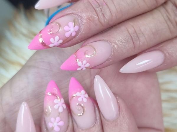 Deluxe Nails gallery