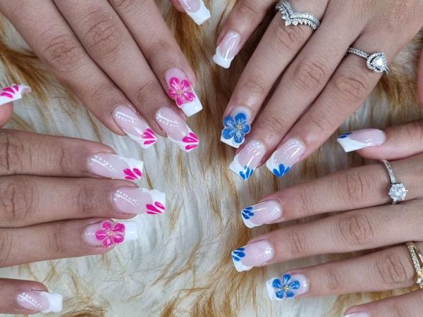Deluxe Nails gallery