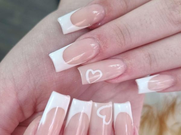 Deluxe Nails gallery