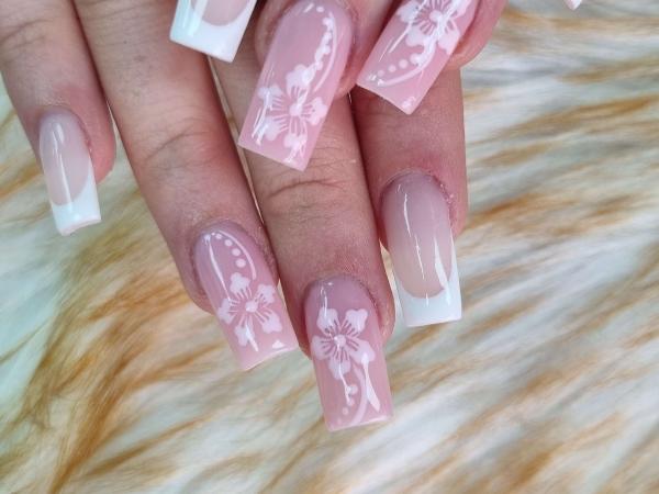 Deluxe Nails gallery