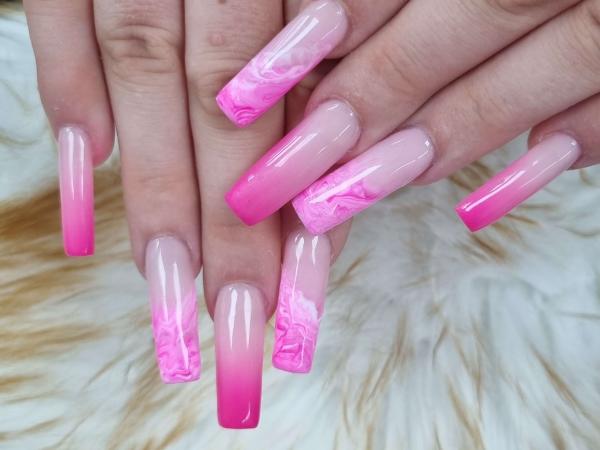 Deluxe Nails gallery