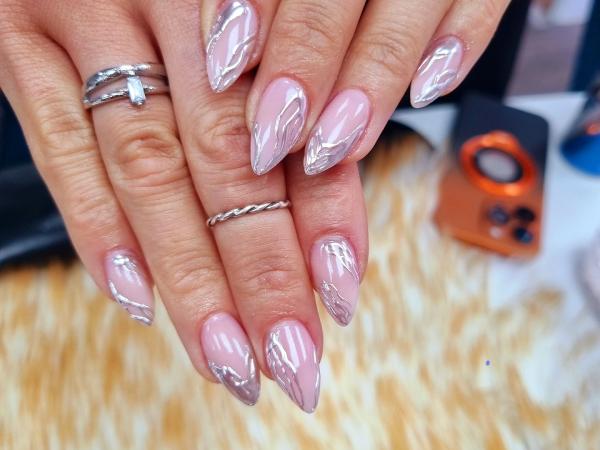 Deluxe Nails gallery