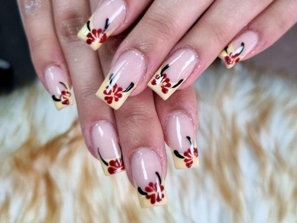 Deluxe Nails gallery