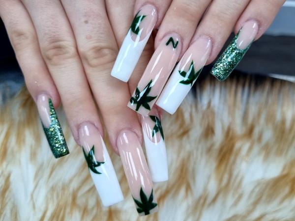 Deluxe Nails gallery