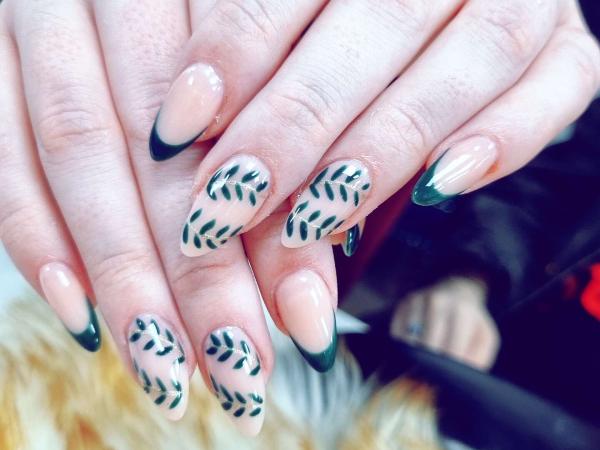 Deluxe Nails gallery