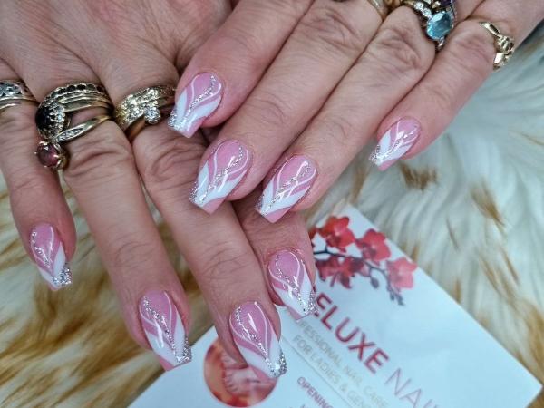 Deluxe Nails gallery