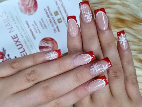 Deluxe Nails gallery