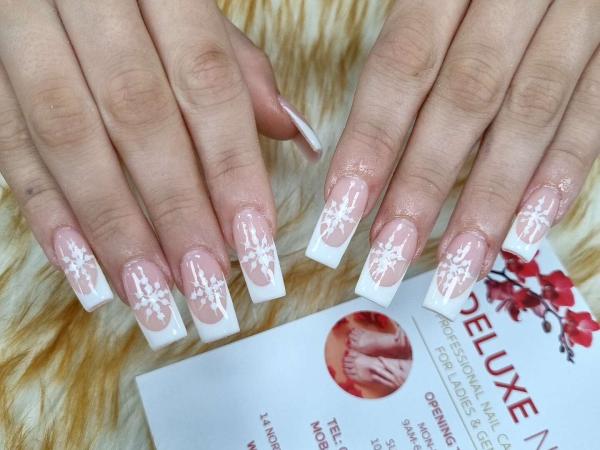 Deluxe Nails gallery
